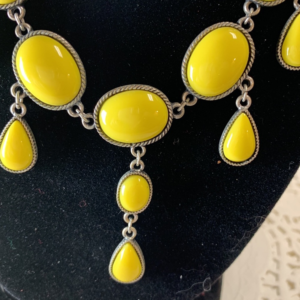 Vintage Necklace 9” Double strand 18” single strand. Beautiful yellow beads. - Picture 2 of 8